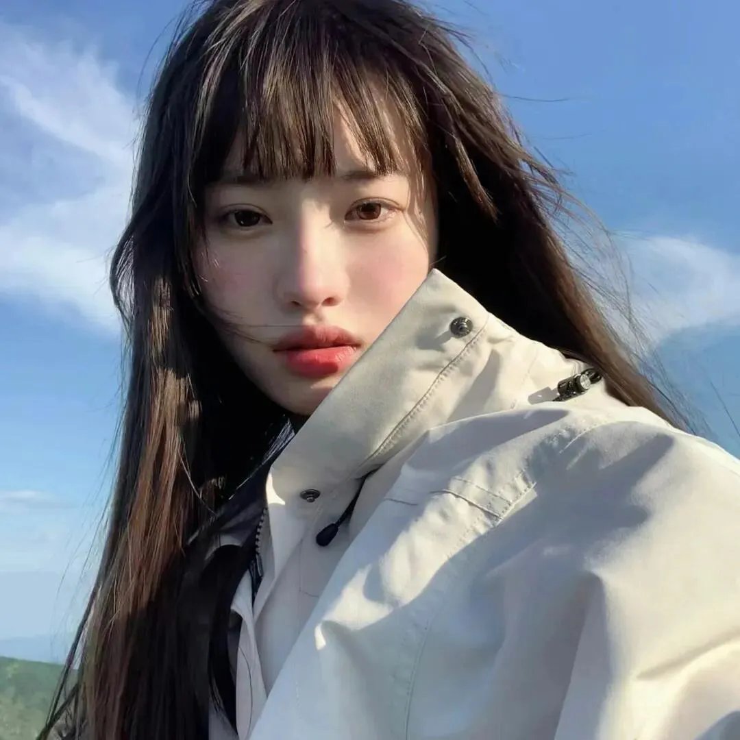 她在这里